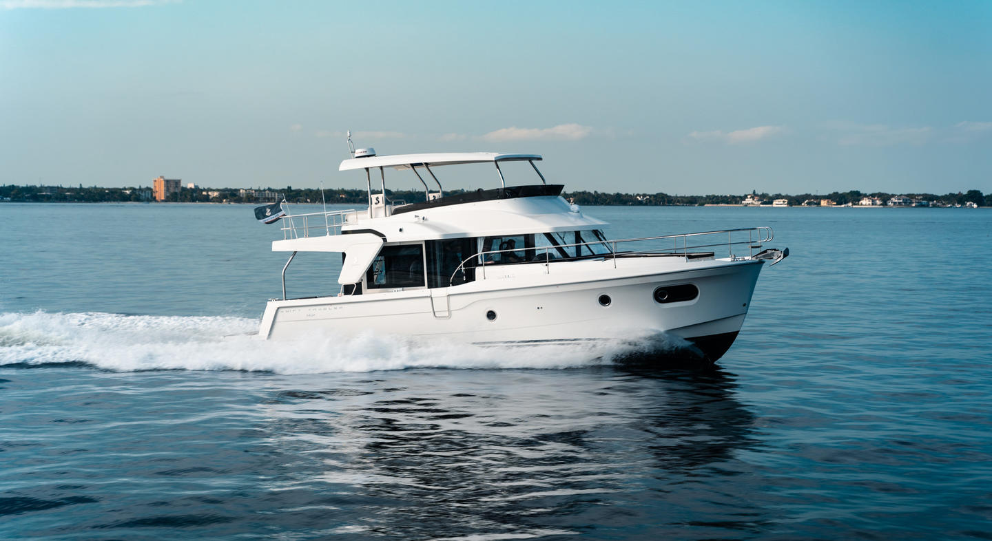 Swift_Trawler_47_Exterior_07